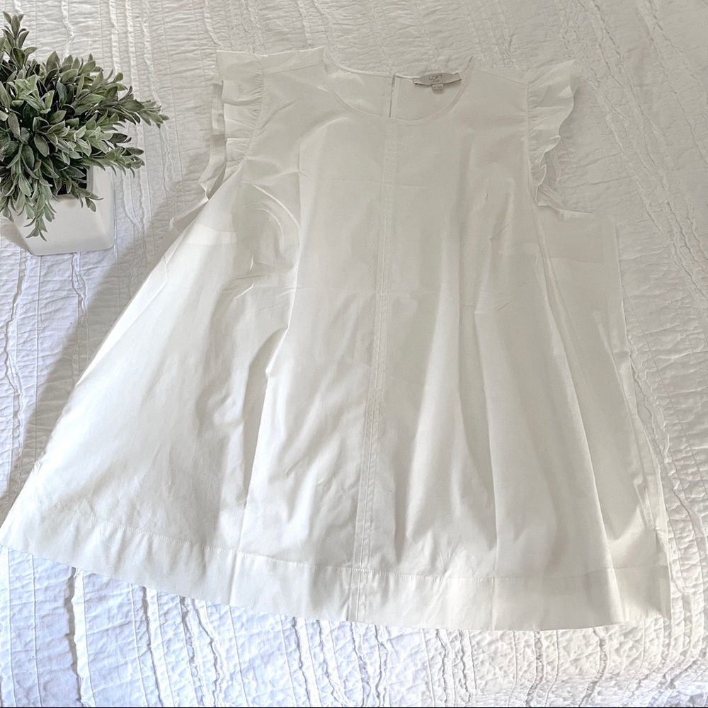 Pretty Sleeveless LOFT top!